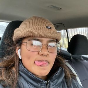 Meet your Posher, Korina